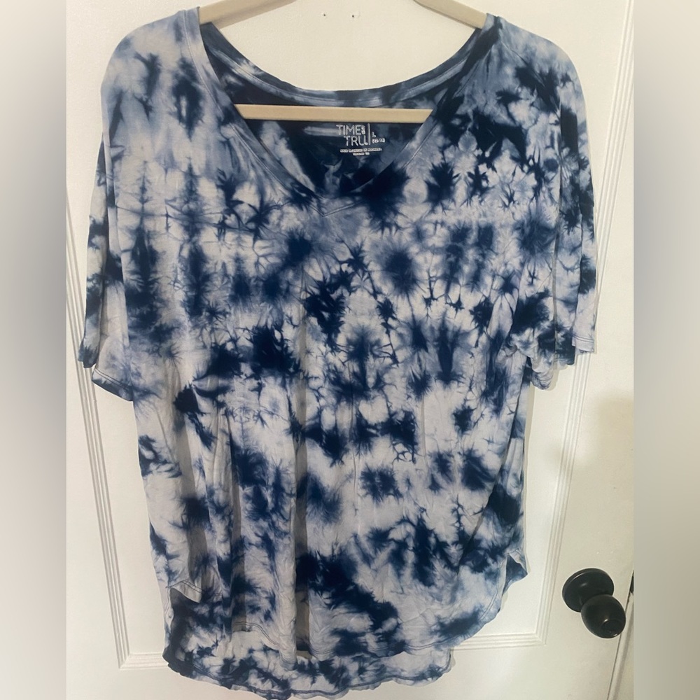 Woman’s large blue tie diy short sleeve shirt